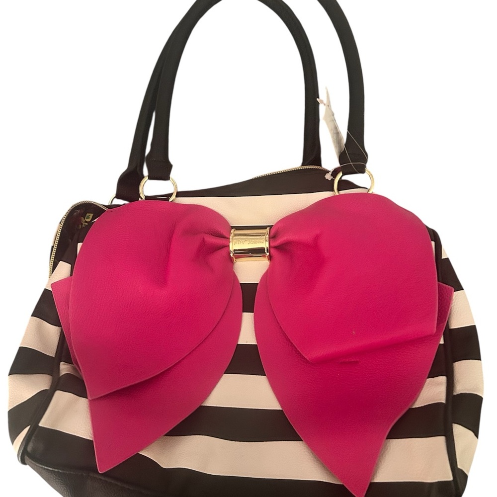 Chic Striped Shoulder Bag with Pink Bow